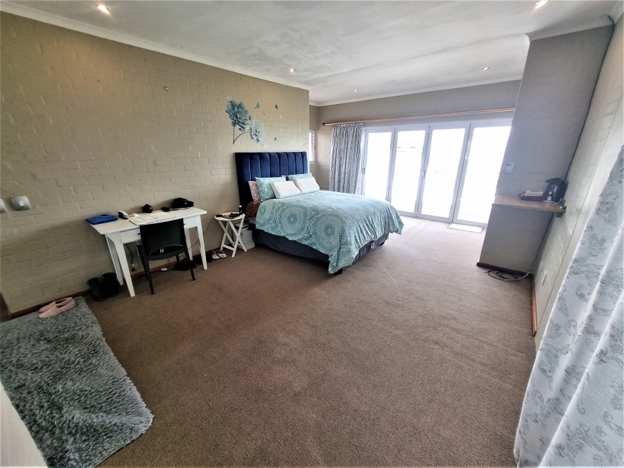 5 Bedroom Property for Sale in Bluewater Bay Western Cape